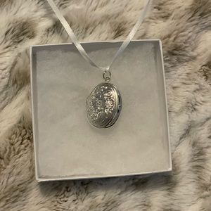 Oval silver locket 1.25"Hx1"W without chain.